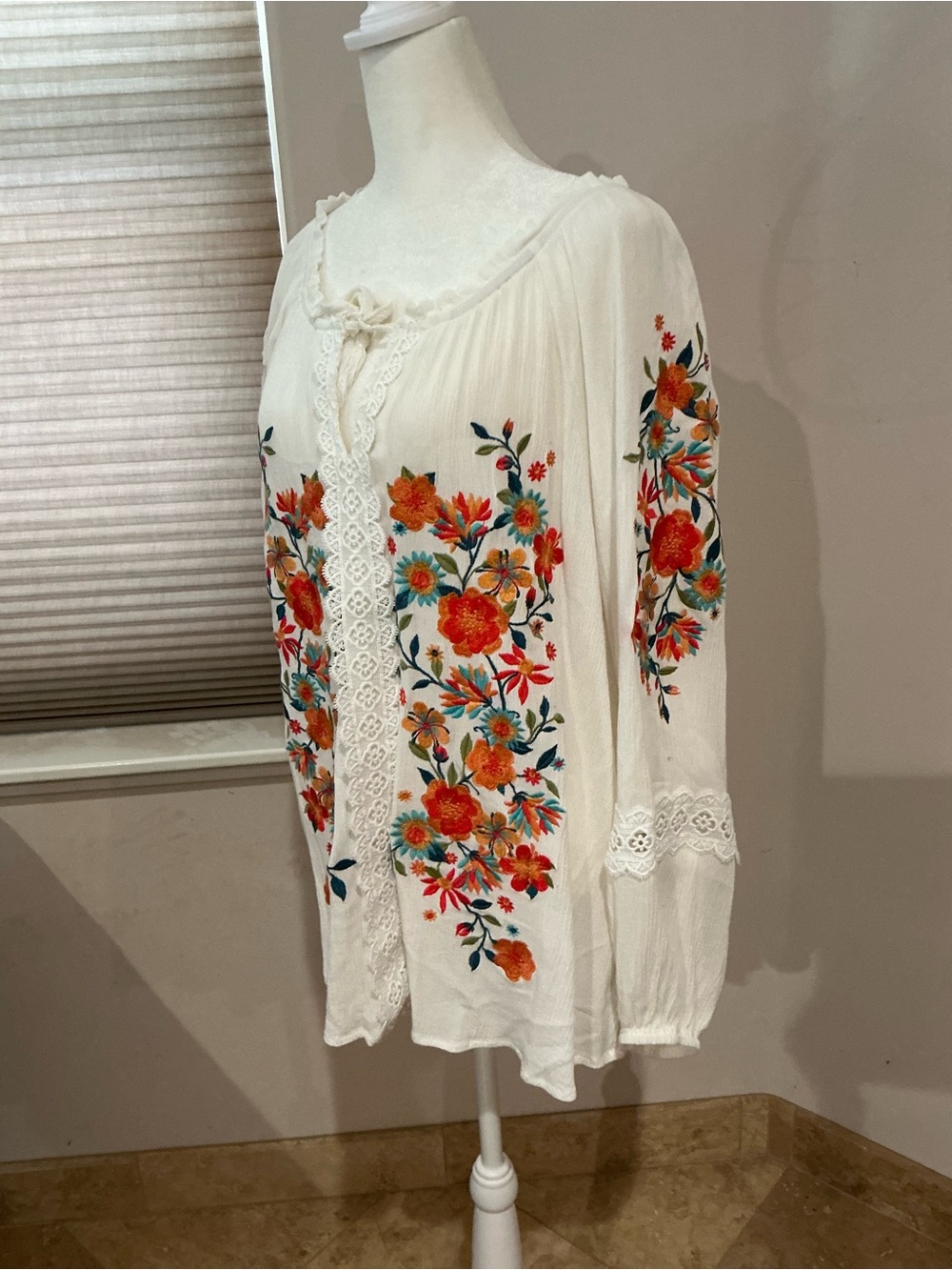 LNWOT Savanna Jane Beautiful Embroidered Top Size 2X